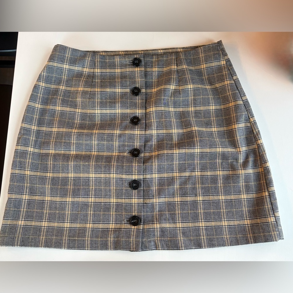 FREE (with bundle purchase) Forever 21 Gray and Cream Plaid Skirt
